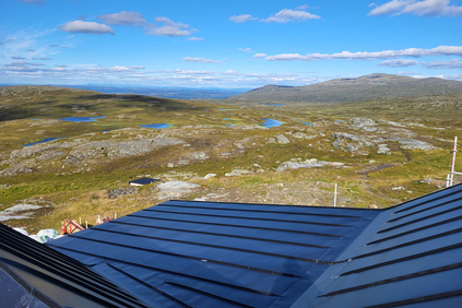 Plåtarbetet på fjället kräver vandringskängor