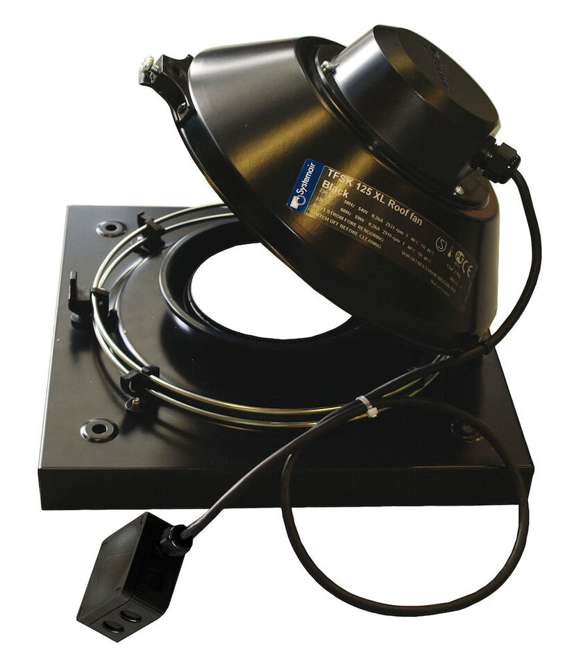 TAKFLÄKT TFSK 160 SVART INKLUSIVE FÄSTRAM