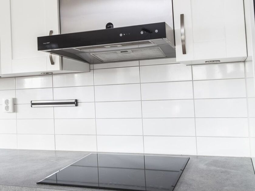 SPISKÅPA JAZZ SMART R2 R3 MITTANSLUTNING VIT 60 CM